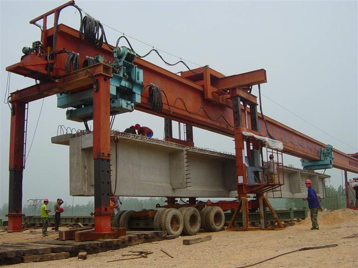 銅陵長(zhǎng)江大橋 cwq-400噸型步履式桅桿起重機(jī)-橋機(jī)研制-中鐵九橋