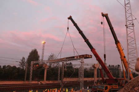 中鐵二十局集團(tuán)二公司小厲項目人行天橋二級施工今日圓滿完成