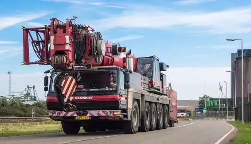 全球最富有吊裝公司 買吊車算什么？3000噸起重機(jī)我們自己做！